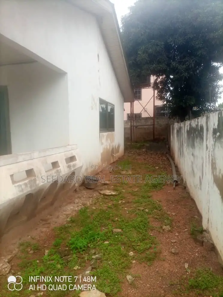 4bdrm House in Sefdard Real Estate, Haatso for sale