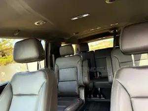 Chevrolet Suburban 2022 Black