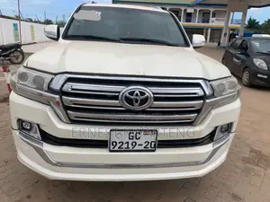 Photo - Toyota Land Cruiser 2015 White