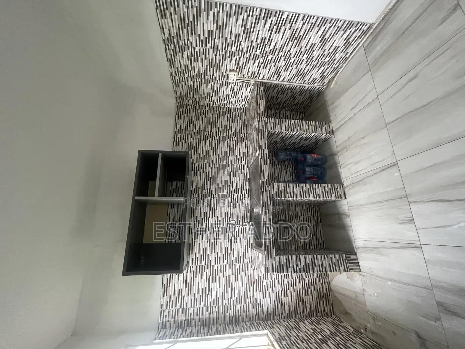 1bdrm Apartment in School Junction for rent