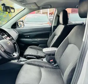 Mitsubishi Outlander SE FWD 2018 Silver