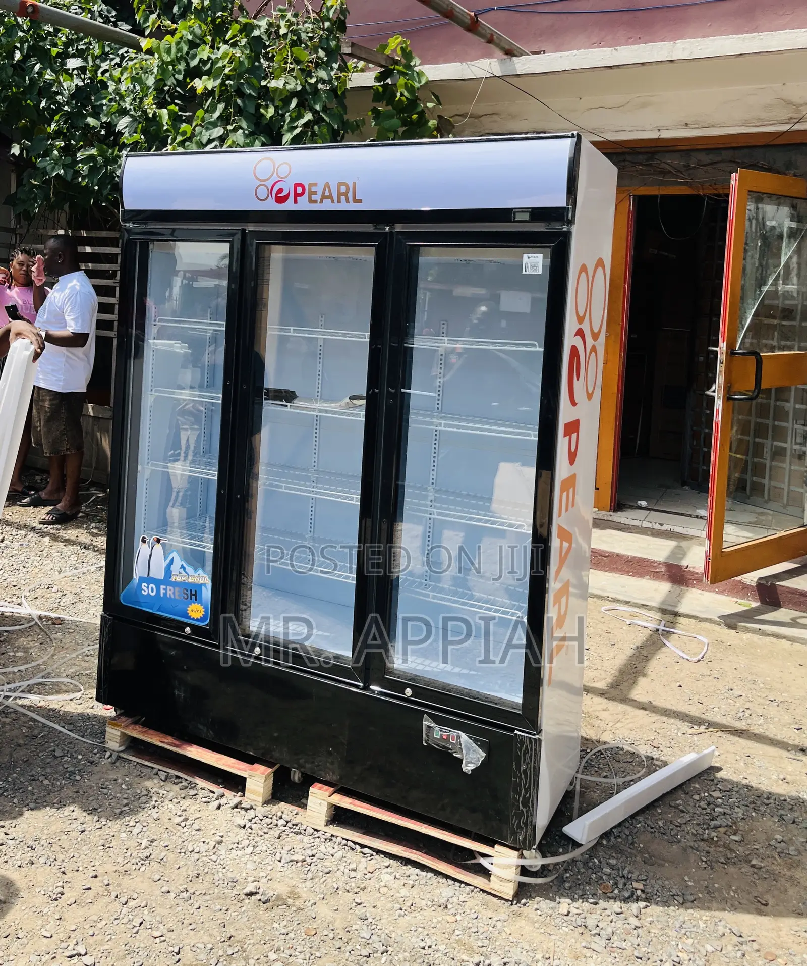 Beautiful Made Pearl PVC-1540-28ab 3 Door Display Fridge.