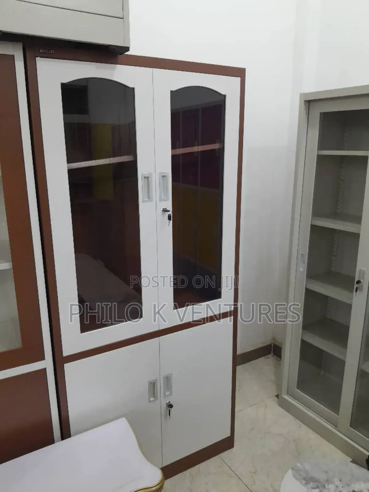 Cabinet With 4 Save