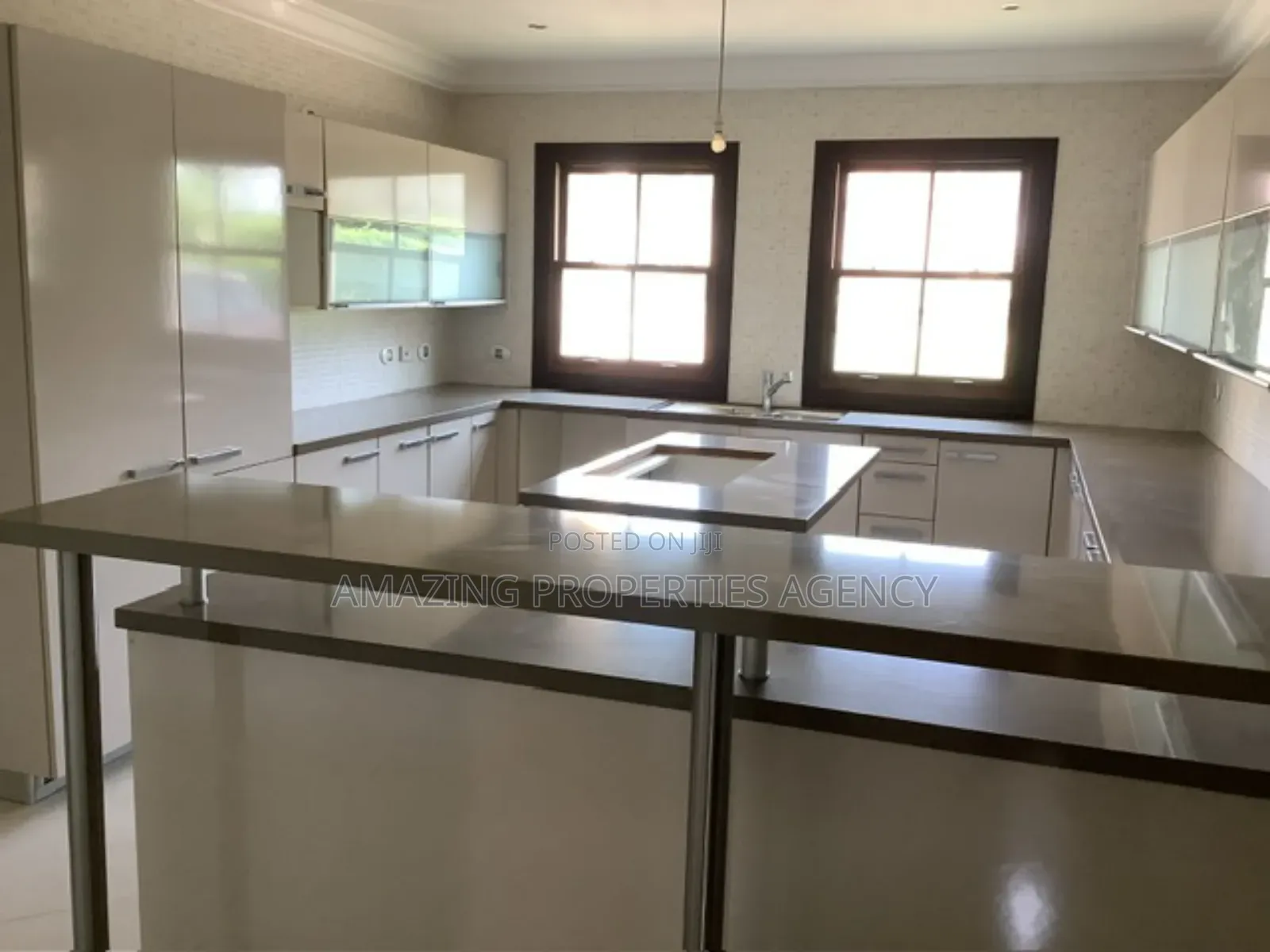 5bdrm House in East Legon for sale