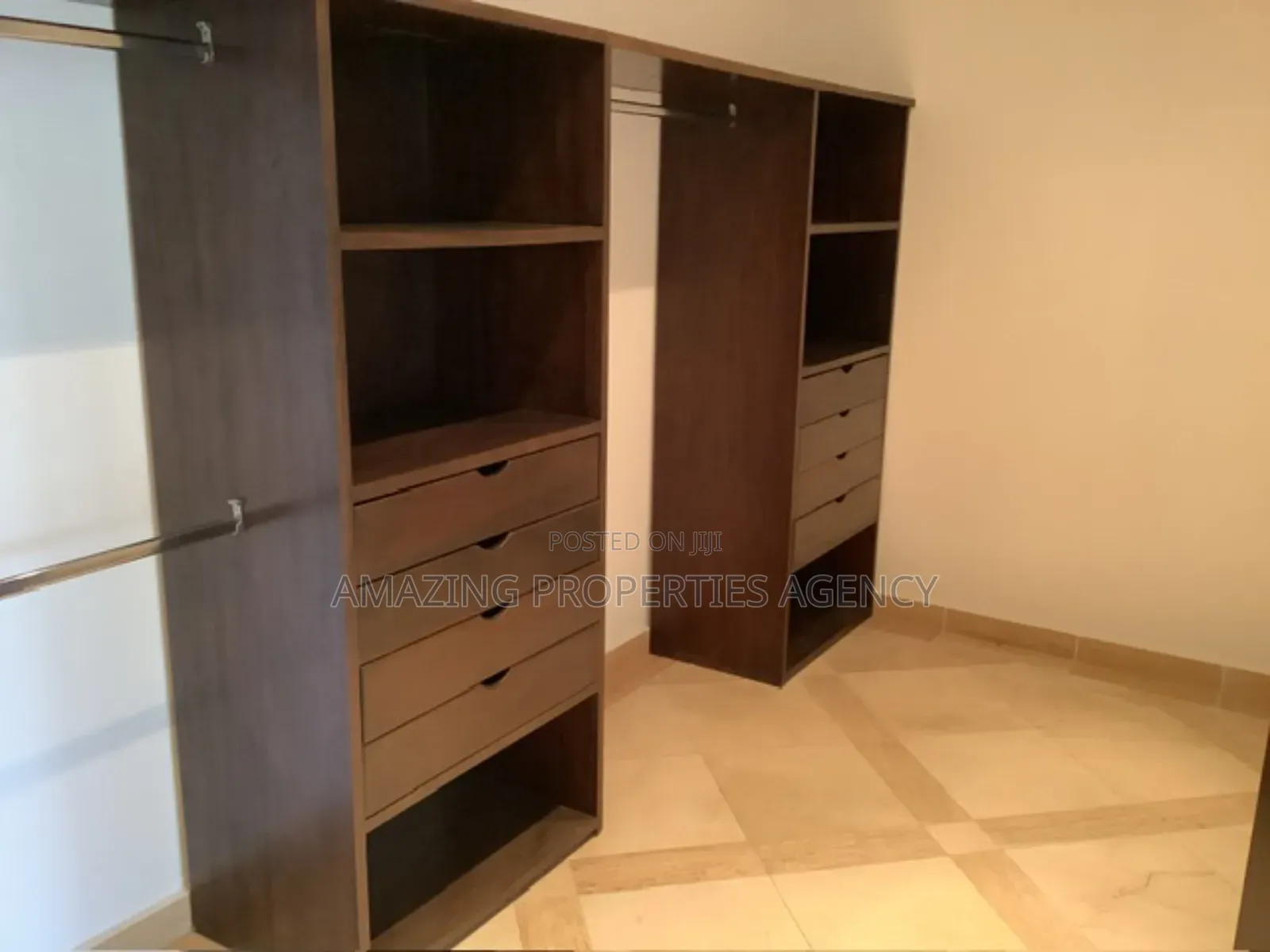 5bdrm House in East Legon for sale