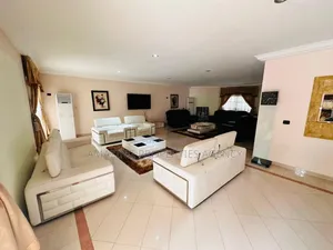 5bdrm Mansion in Adjiriganor for sale