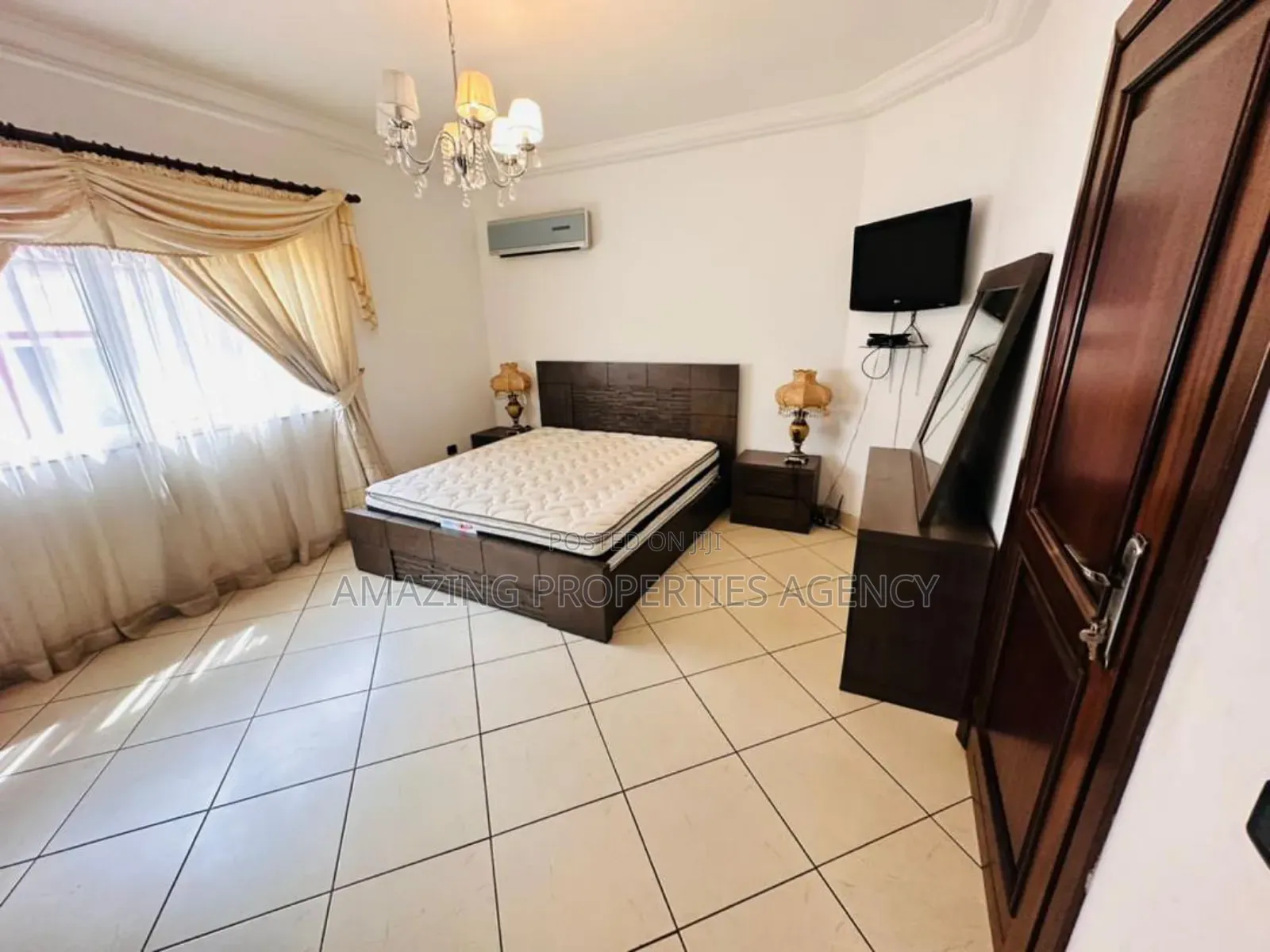 5bdrm Mansion in Adjiriganor for sale