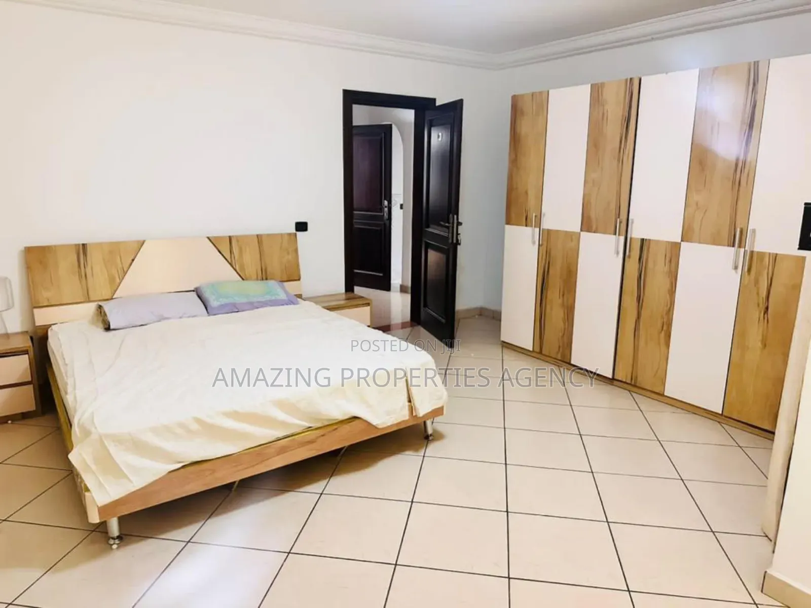 5bdrm Mansion in Adjiriganor for sale