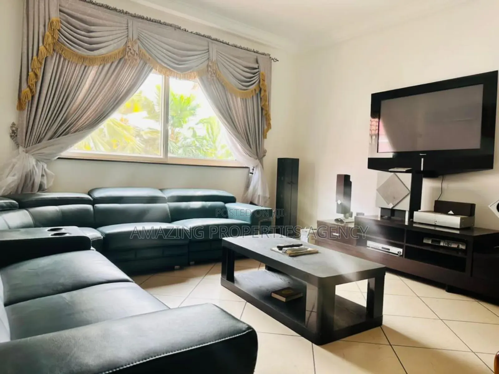 5bdrm Mansion in Adjiriganor for sale