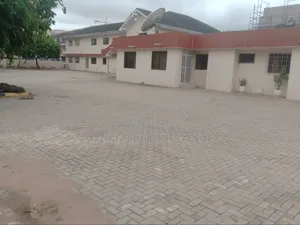 20bdrm House in Airport Residential Area for rent
