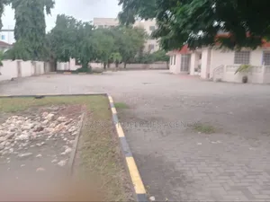 20bdrm House in Airport Residential Area for rent