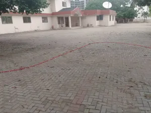 20bdrm House in Airport Residential Area for rent