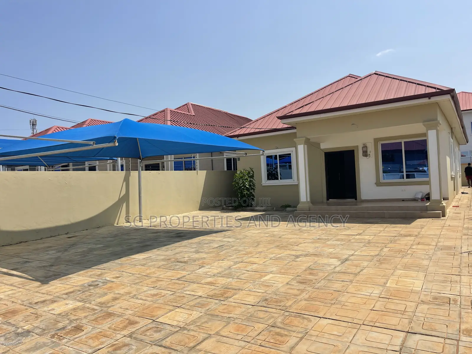 3bdrm House in Batsonaa, Baatsona Total for rent