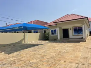 3bdrm House in Batsonaa, Baatsona Total for rent