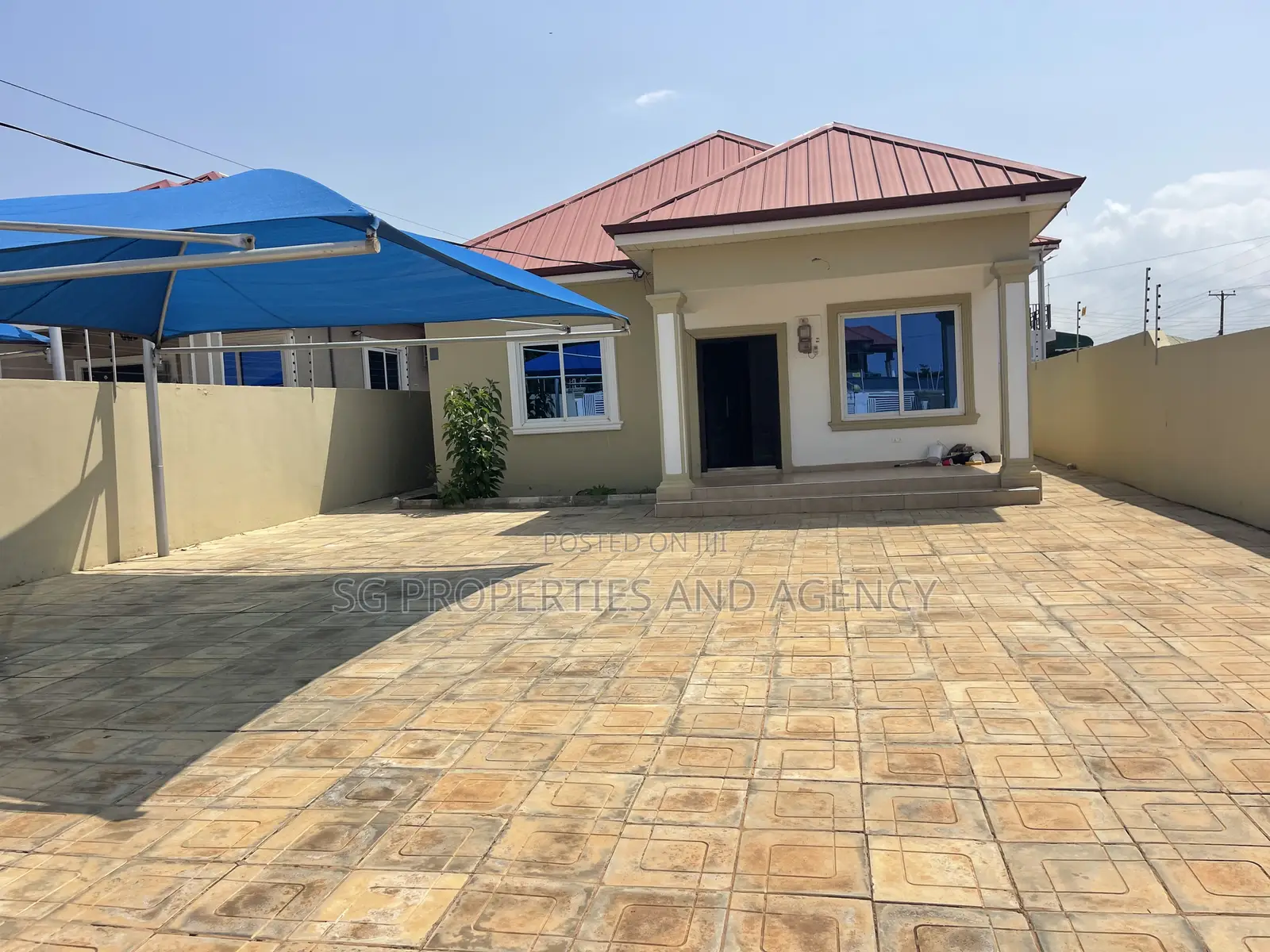 3bdrm House in Batsonaa, Baatsona Total for rent