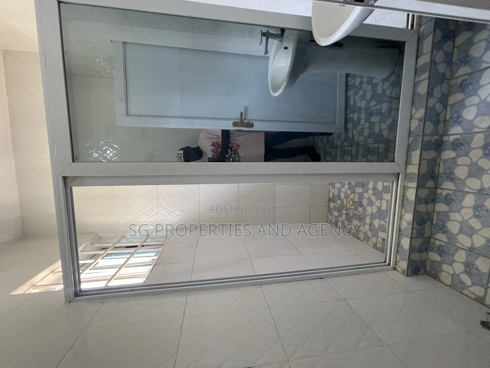 3bdrm House in Batsonaa, Baatsona Total for rent