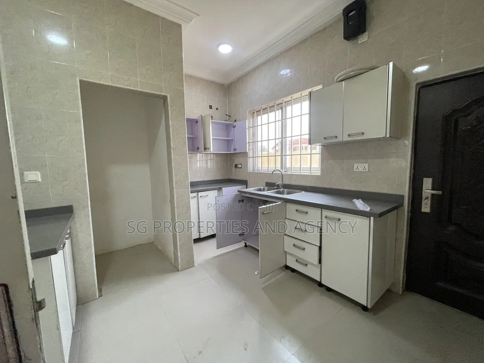 3bdrm House in Batsonaa, Baatsona Total for rent