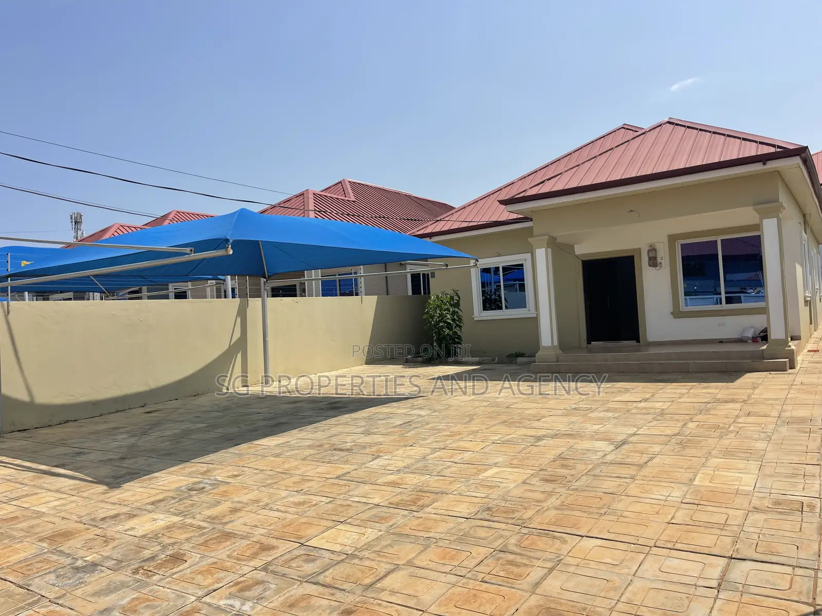 3bdrm House in Batsonaa, Baatsona Total for rent