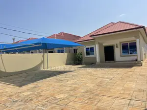 3bdrm House in Batsonaa, Baatsona Total for rent