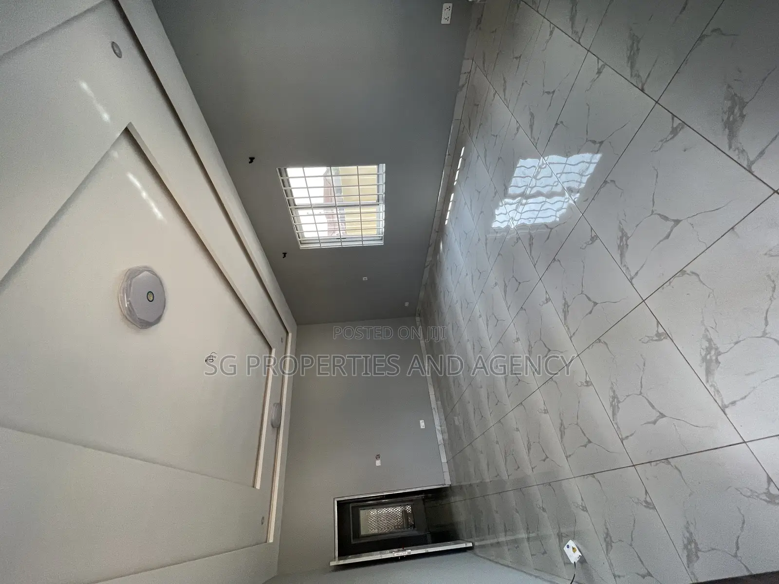 3bdrm House in Batsonaa, Baatsona Total for rent