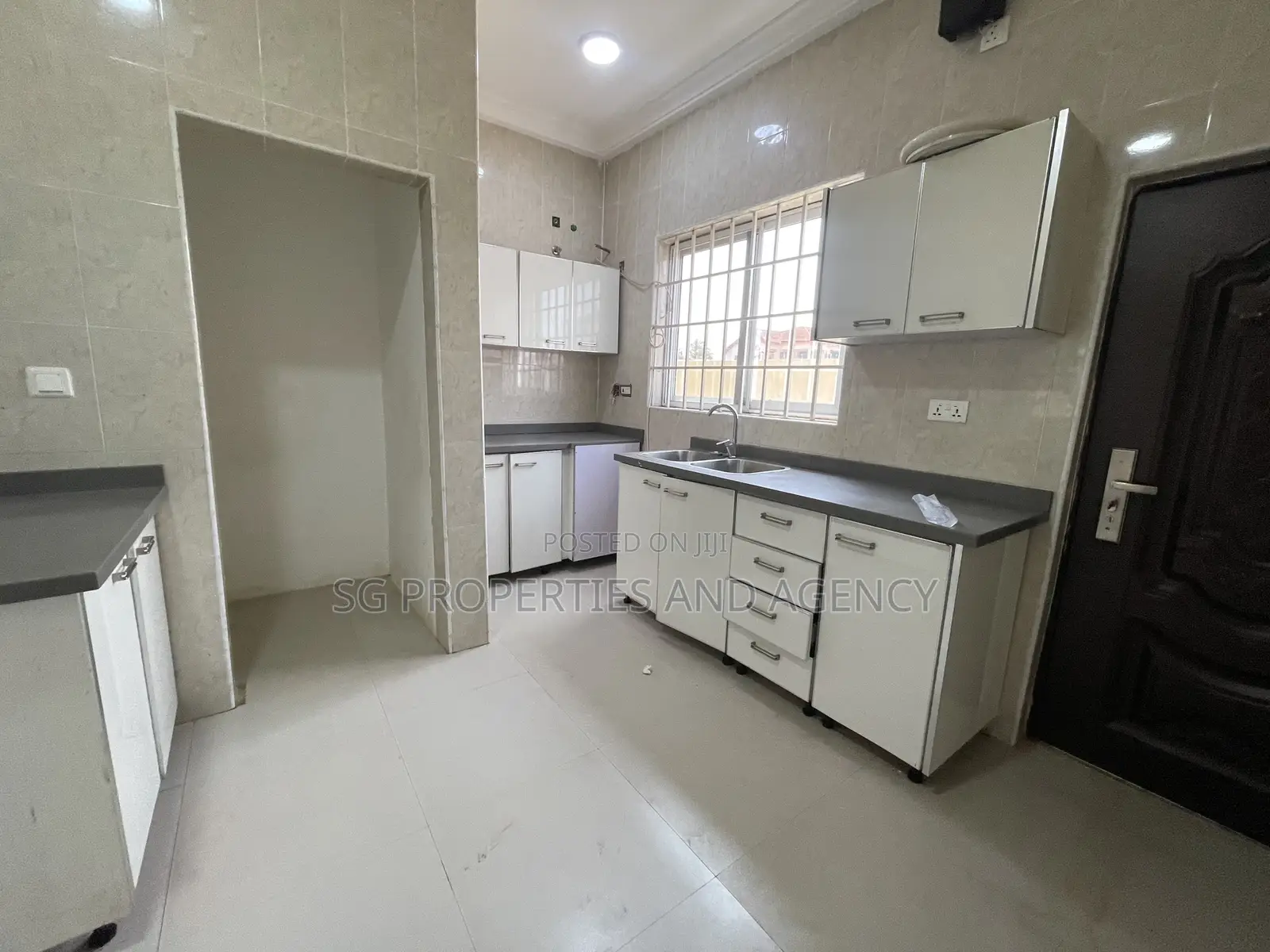 3bdrm House in Batsonaa, Baatsona Total for rent