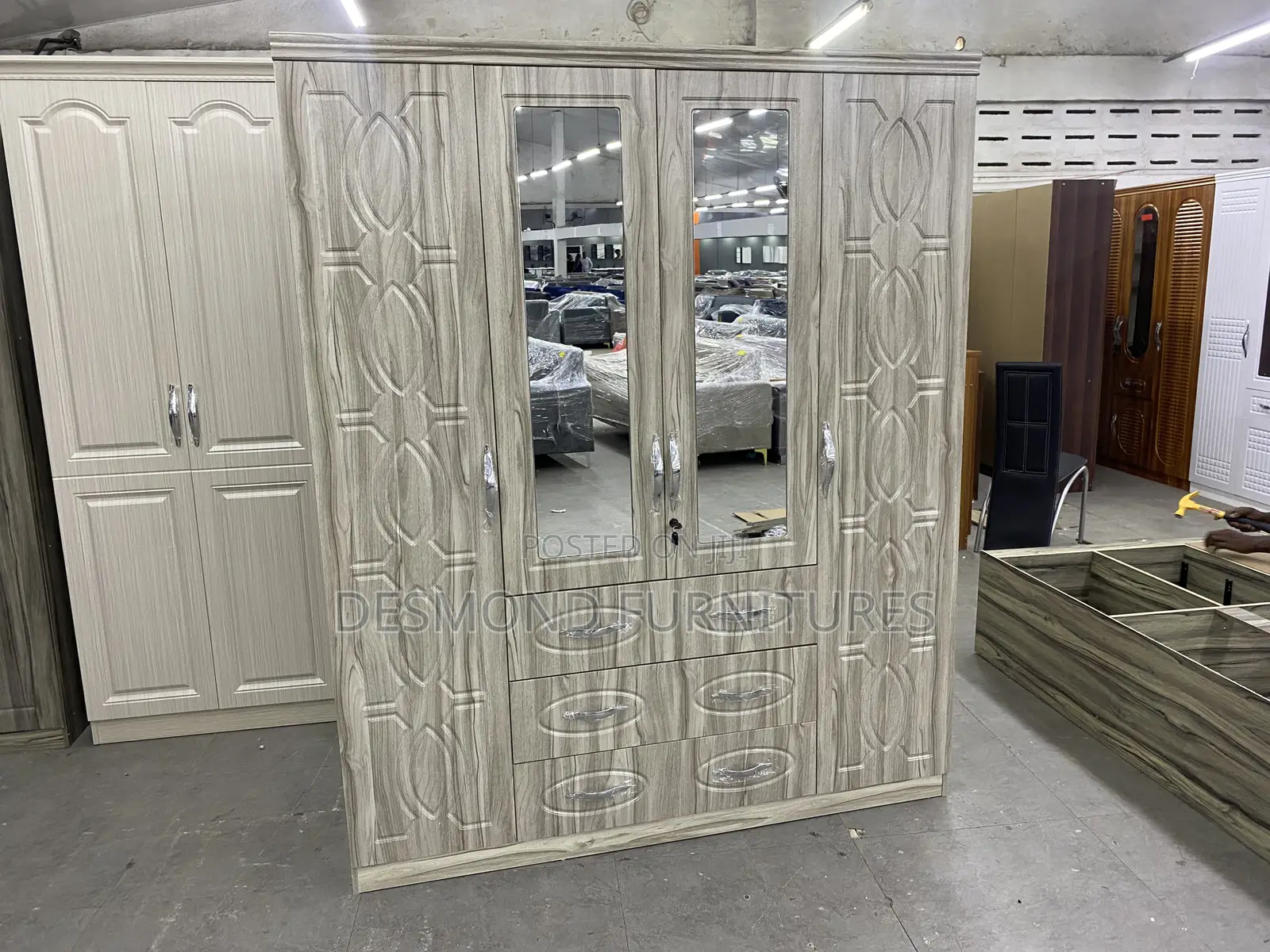 4 in 1 Wardrobe With a Mirror