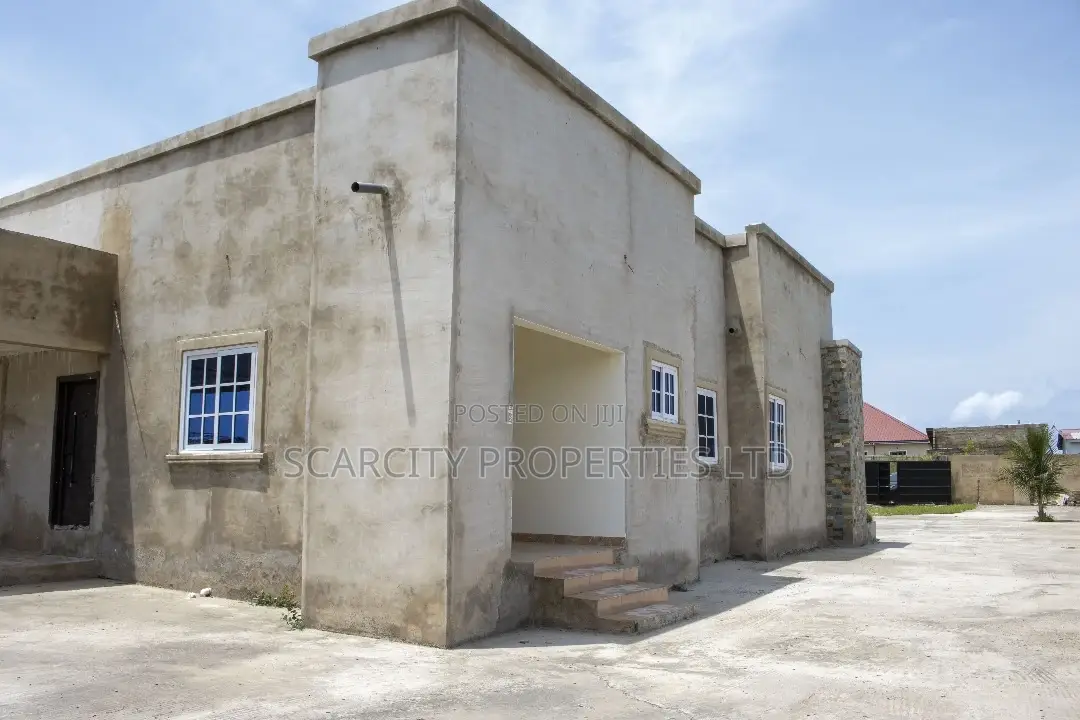 3bdrm House in Scarcity Properties, Effutu Municipal for sale