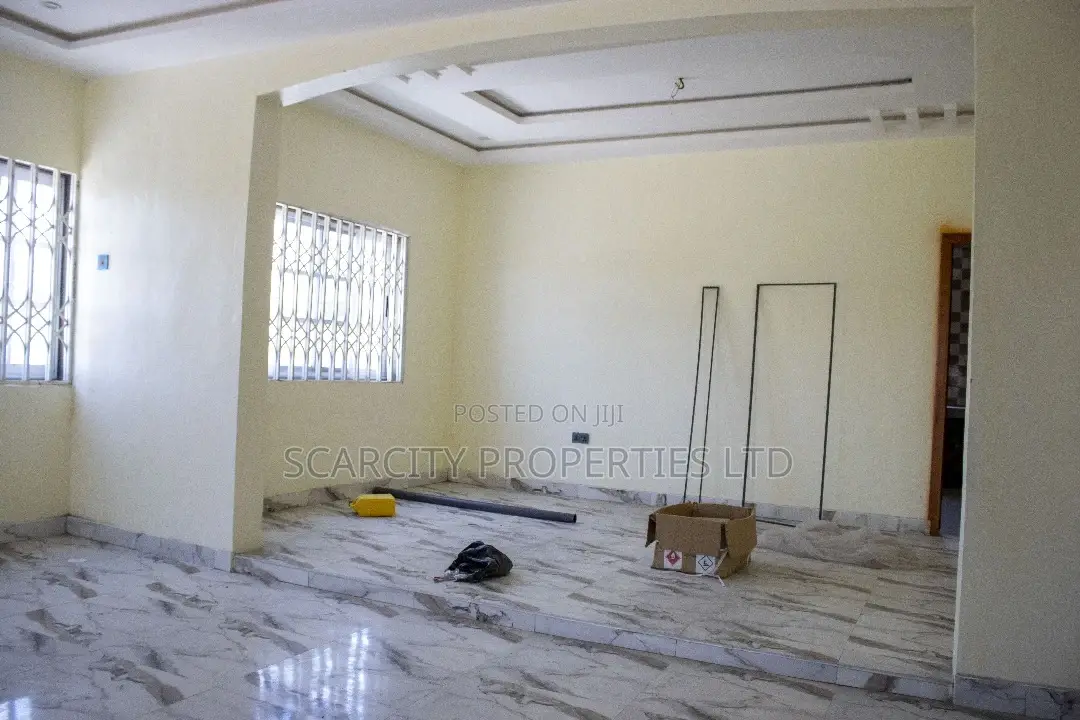 3bdrm House in Scarcity Properties, Effutu Municipal for sale