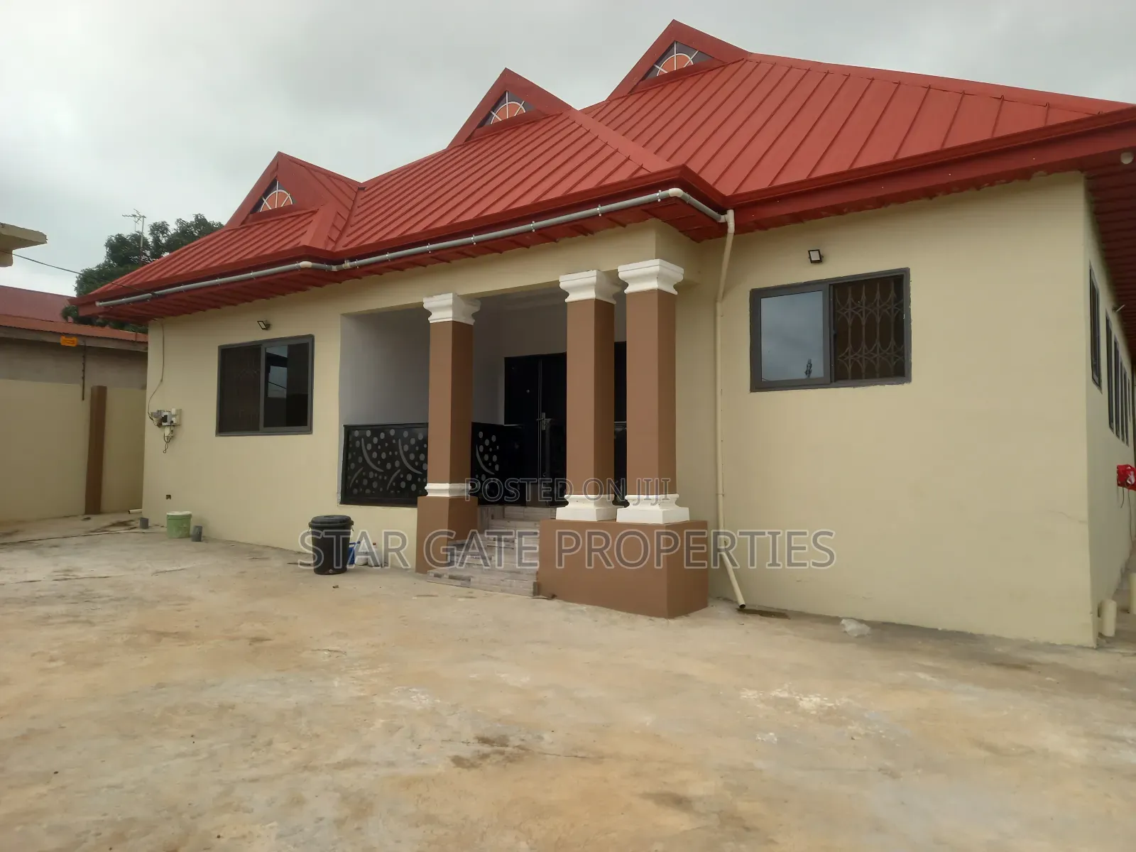4bdrm House in Apromoase, Kumasi Metropolitan for sale
