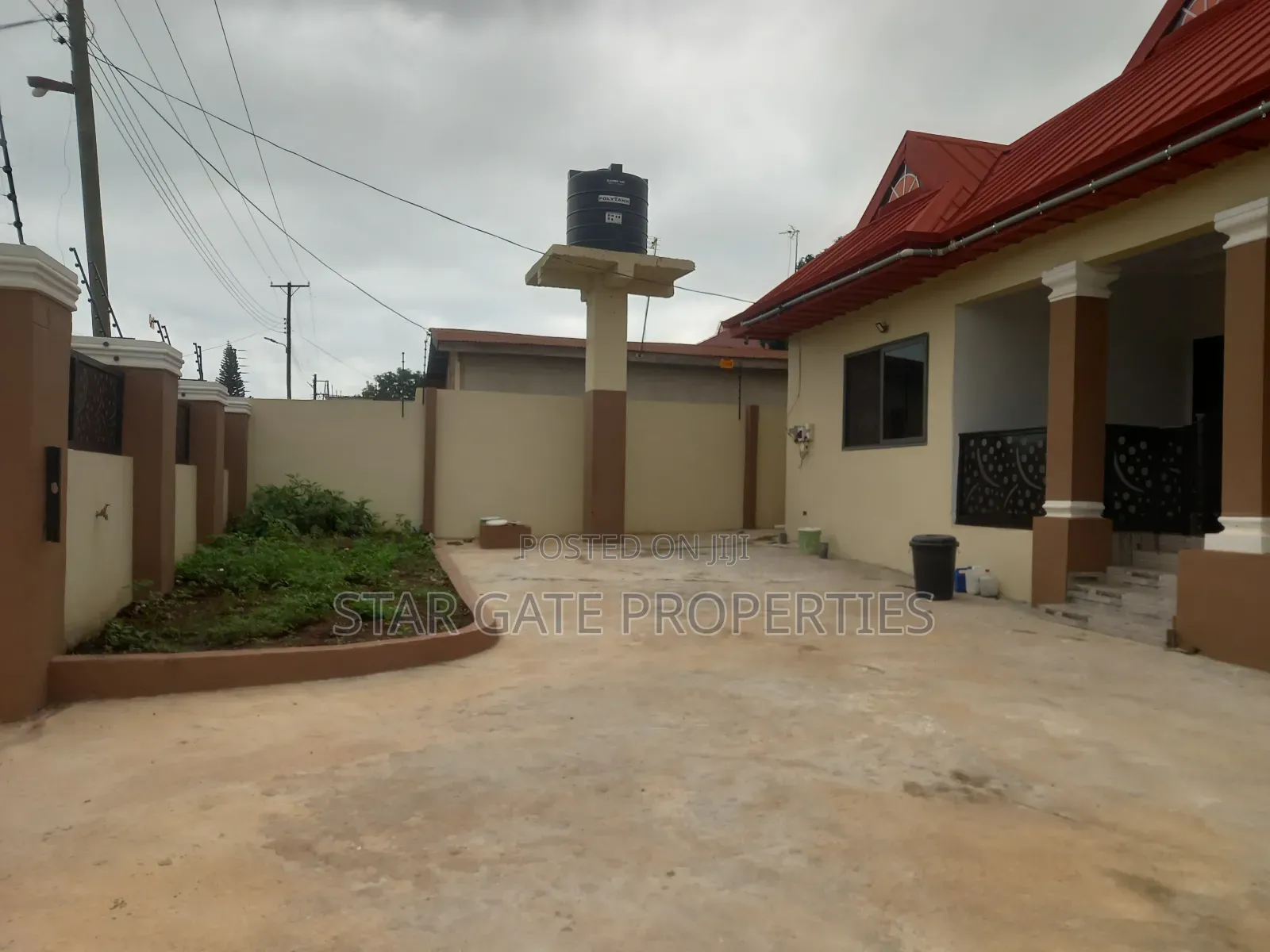 4bdrm House in Apromoase, Kumasi Metropolitan for sale