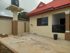 4bdrm House in Apromoase, Kumasi Metropolitan for sale