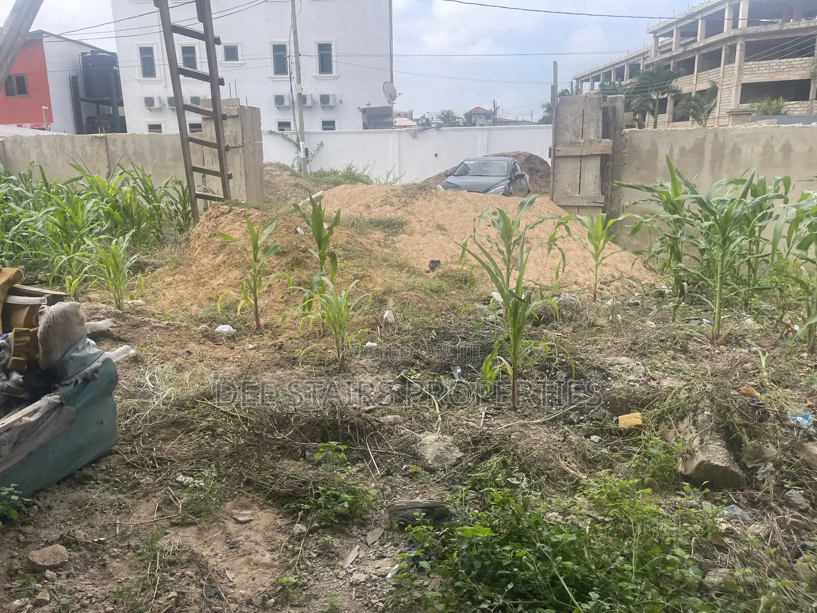 Half Plot of Land4sale at Tse Addo Behinde Tradefair Labadi