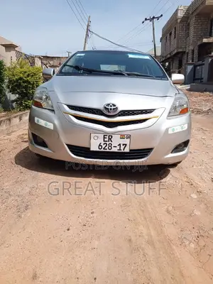 Photo - Toyota Yaris 2008 Gray