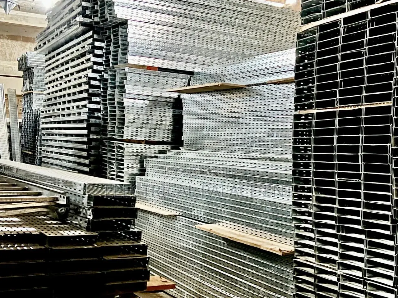 Hot Dipped Galvanized 3meter Cable Trays and Accessories
