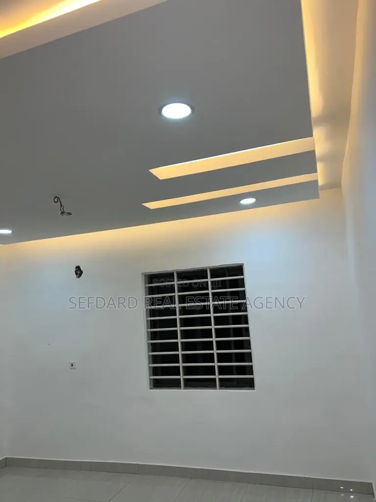 4bdrm Duplex in Sefdard Real Estate, Kasoa for sale