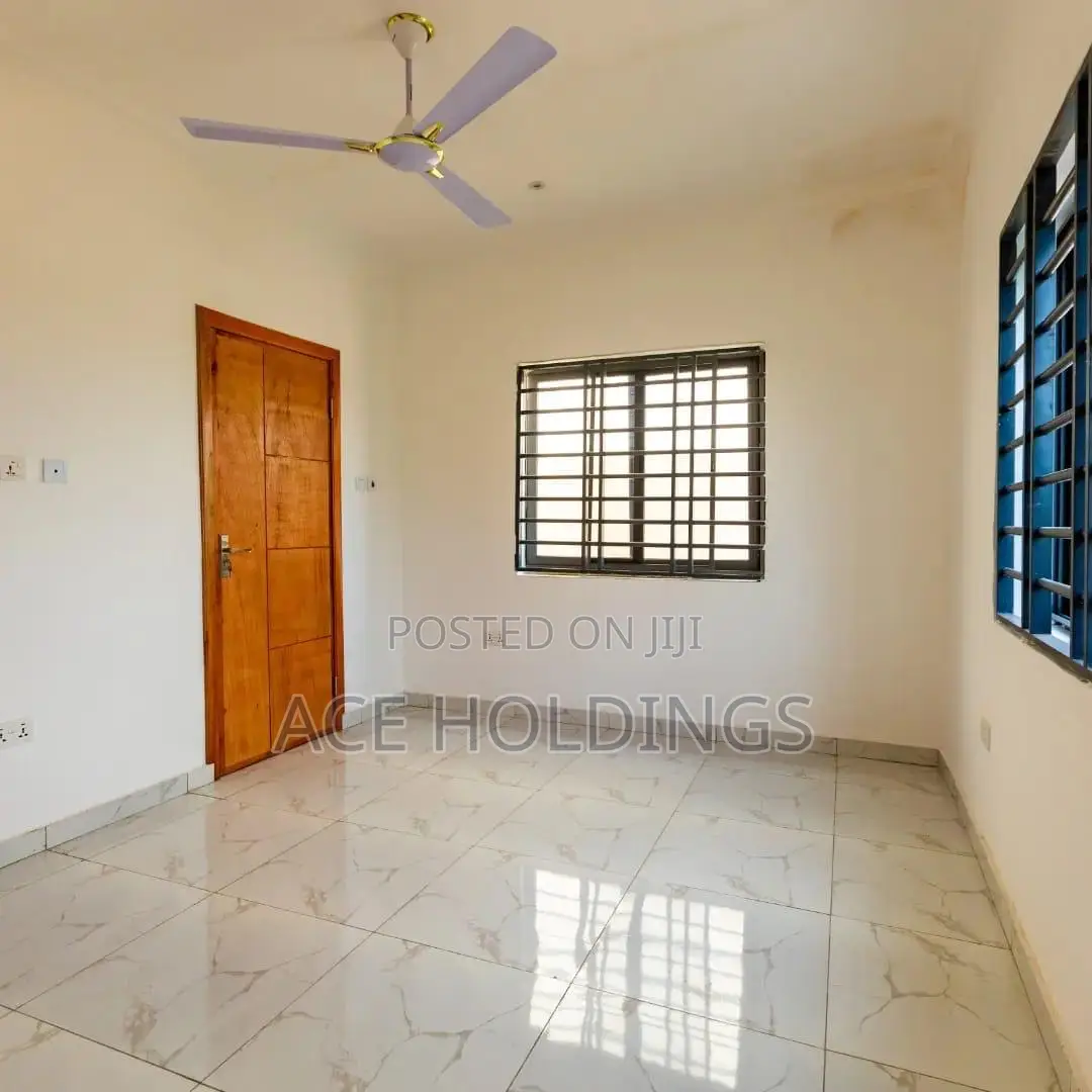 4bdrm Townhouse / Terrace in Achimota for rent