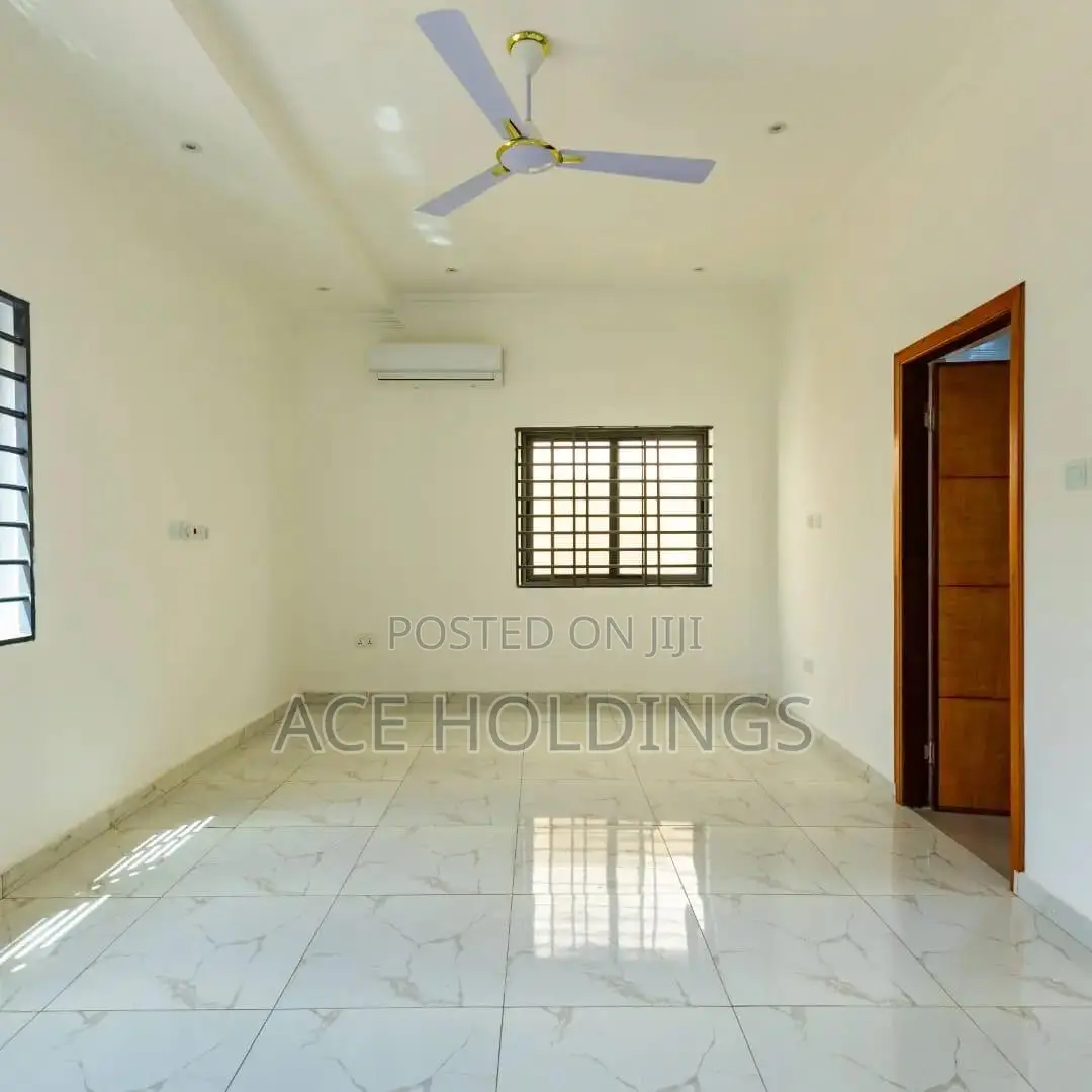 4bdrm Townhouse / Terrace in Achimota for rent