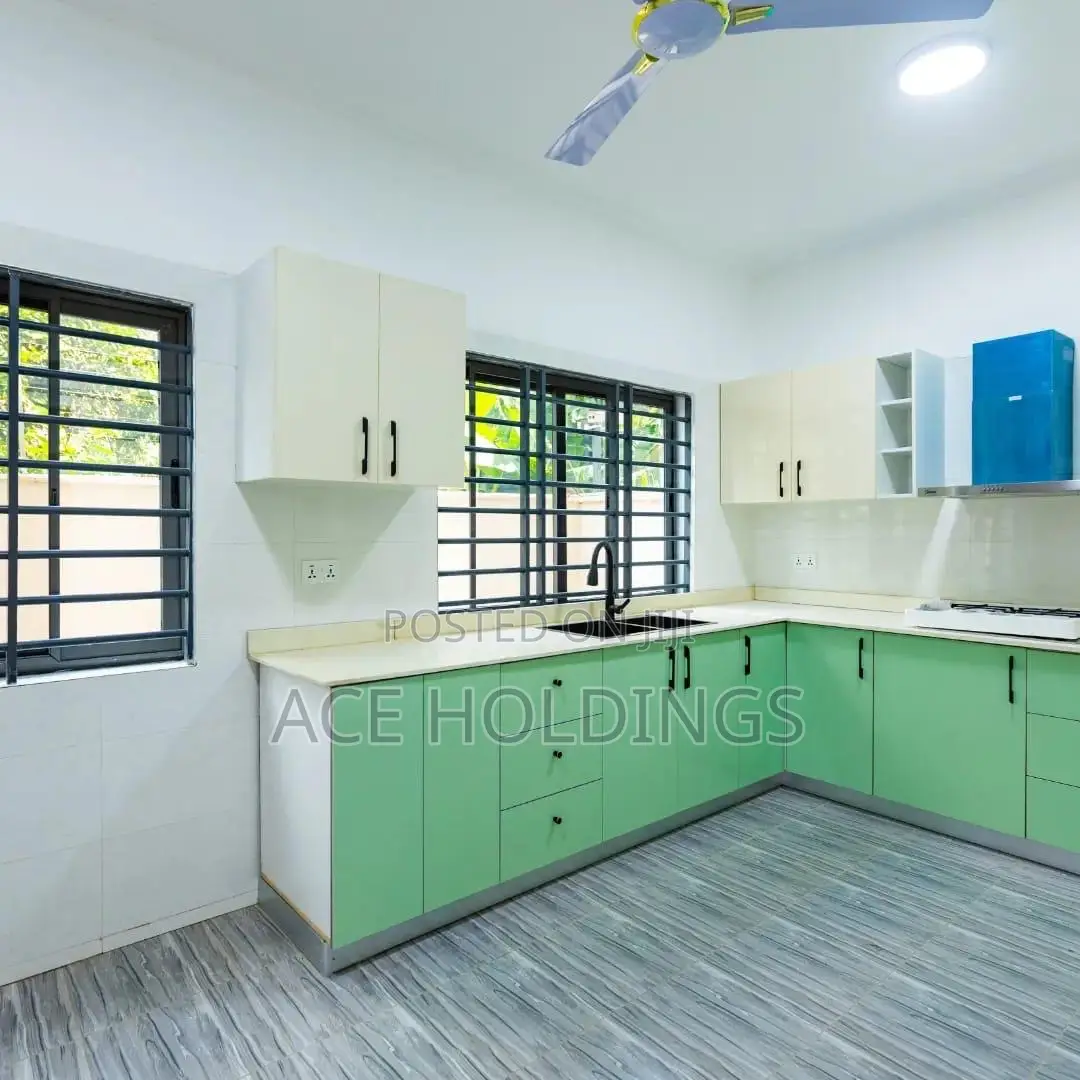 4bdrm Townhouse / Terrace in Achimota for rent