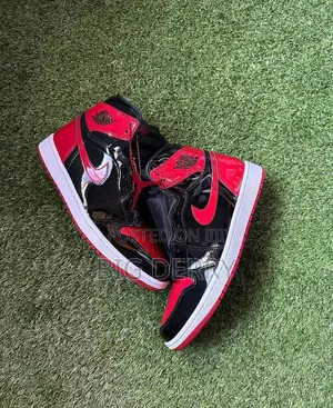 Air Jordan 1 Patent Bred