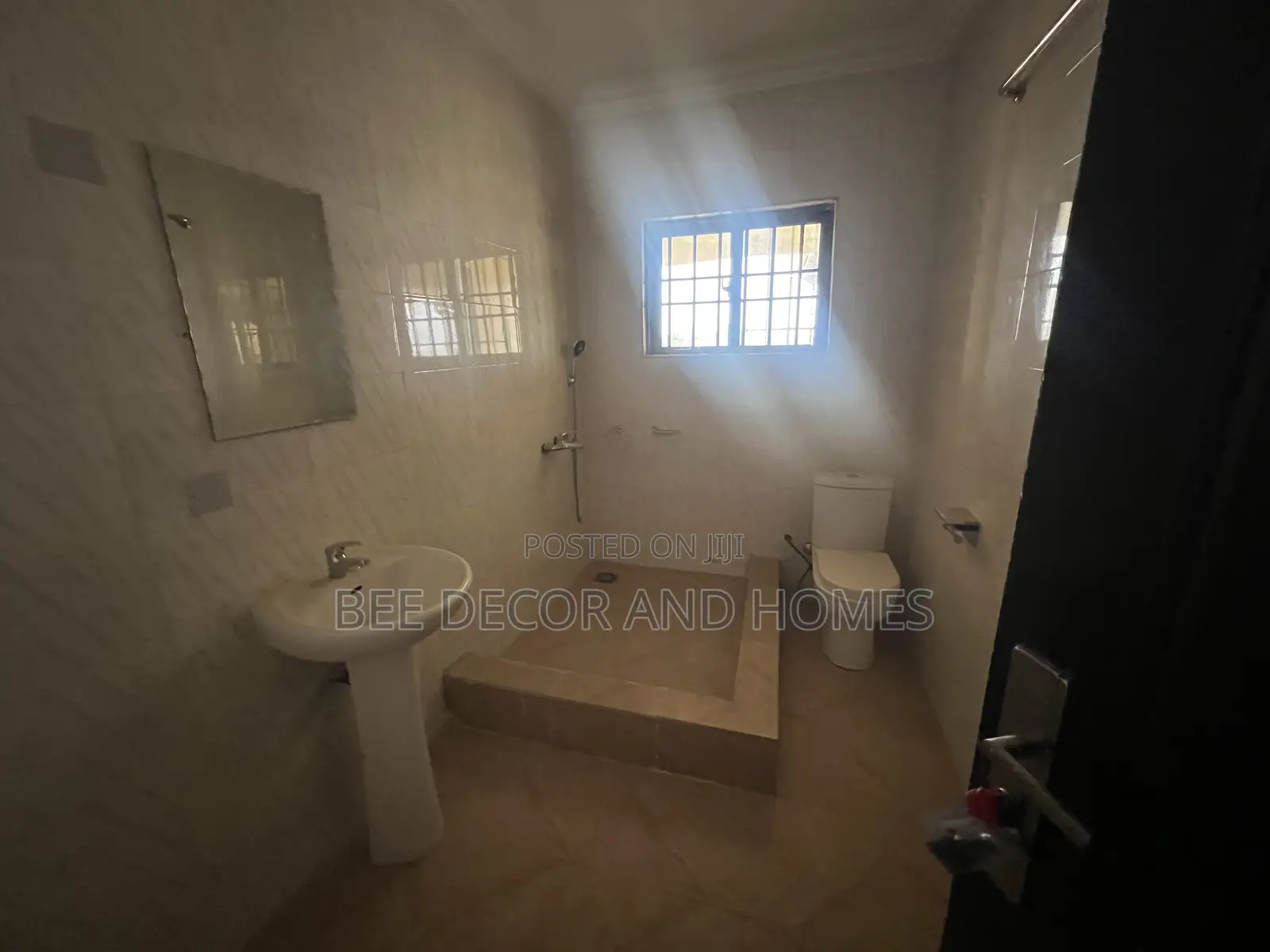 3bdrm Apartment in Bee 🐝 Decor & Homes, Old Ashomang for rent