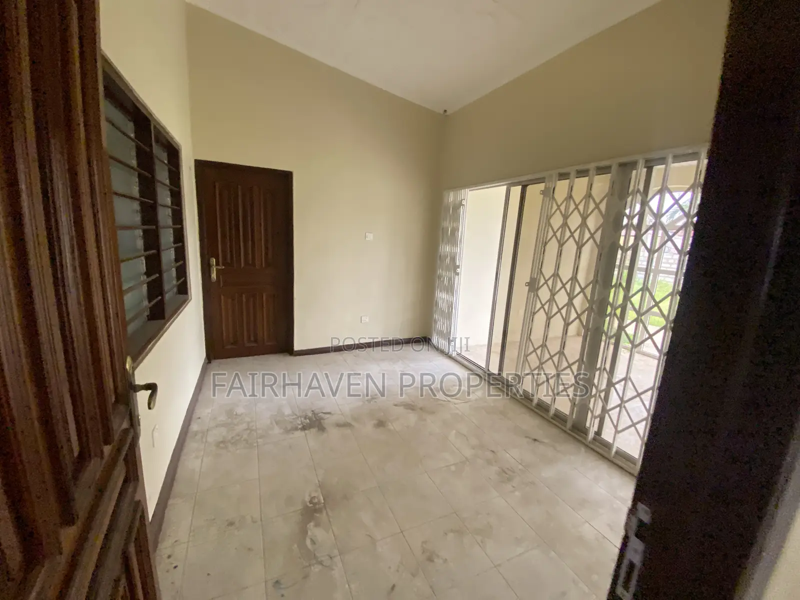Space for Rent (5 Bedrooms) for Office, Restaurant