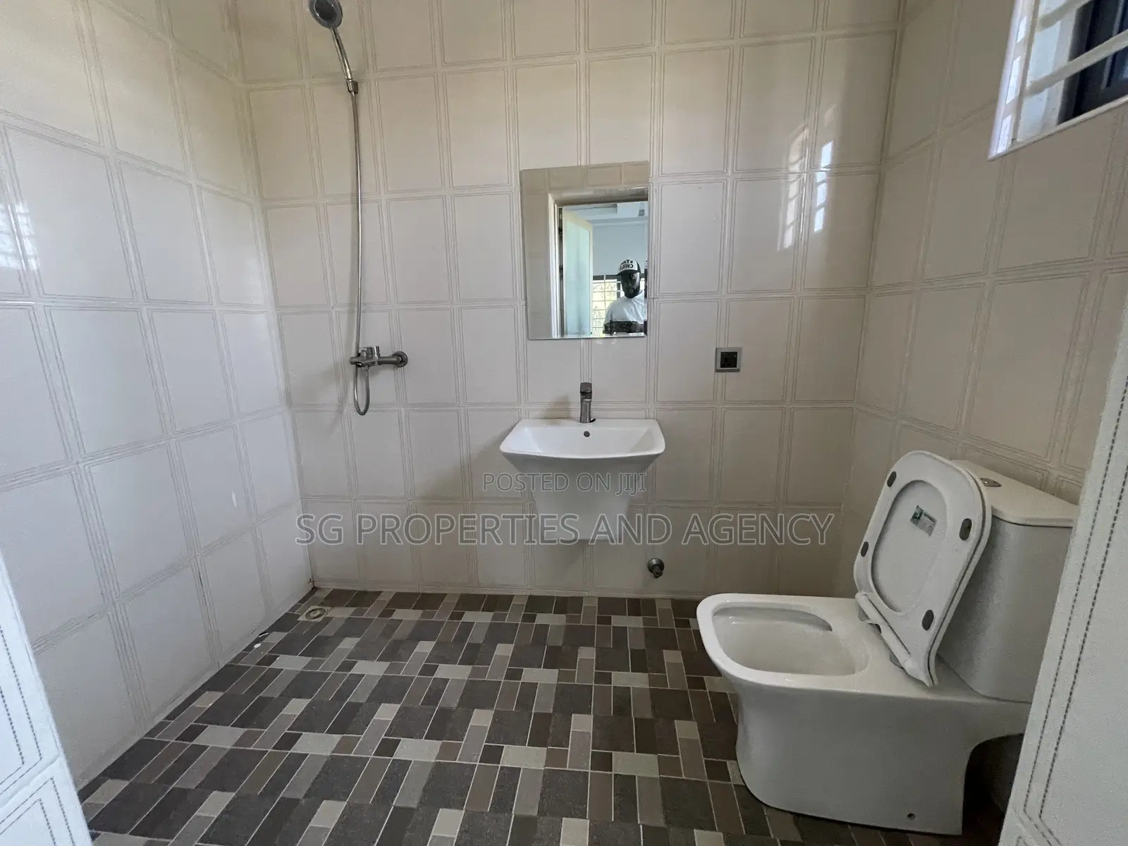 2bdrm Apartment in Batsonaa, Baatsona Total for rent