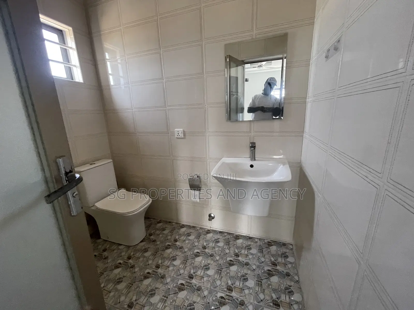 2bdrm Apartment in Batsonaa, Baatsona Total for rent