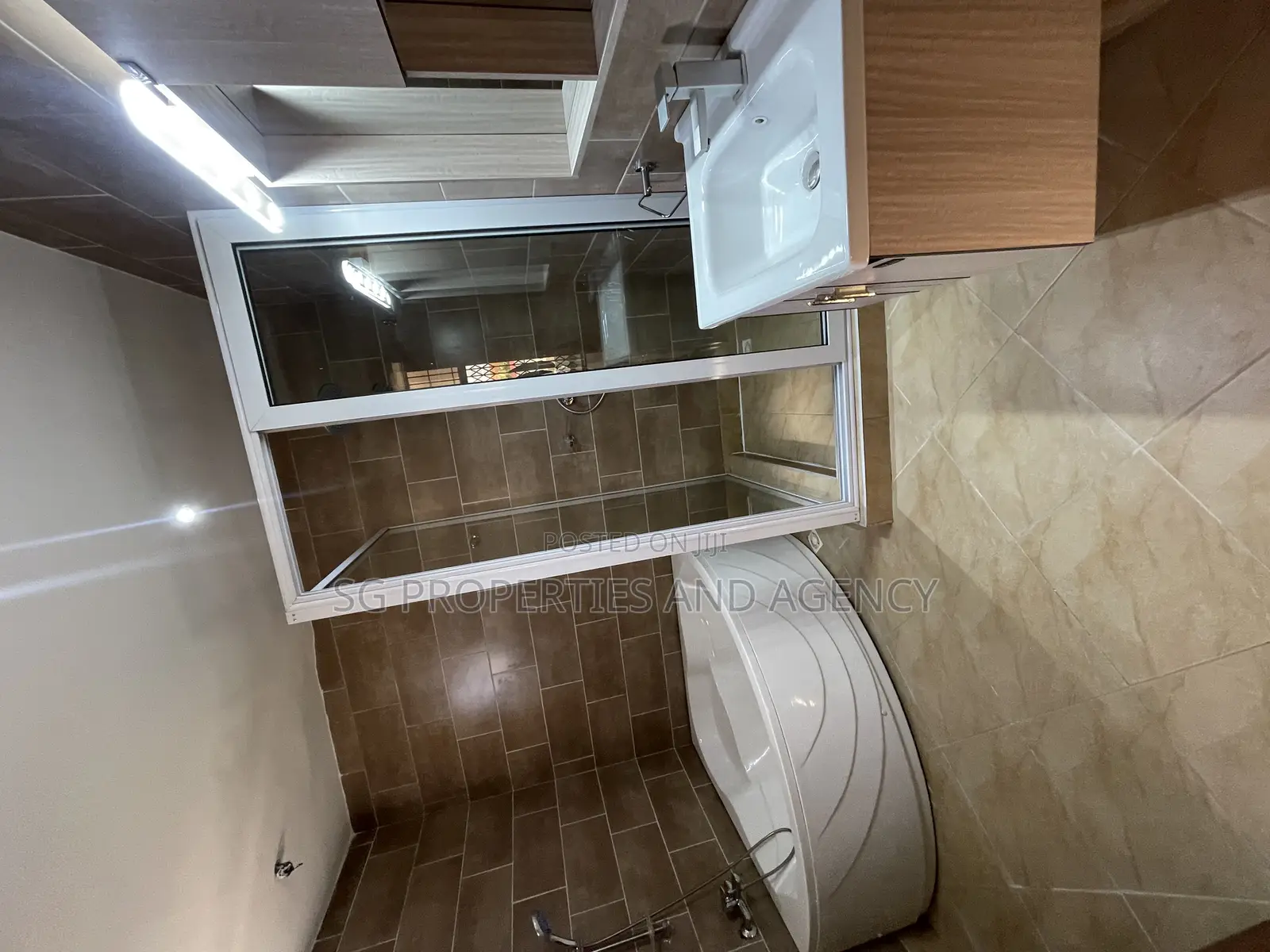 3bdrm Apartment in Batsonaa, Baatsona Total for rent