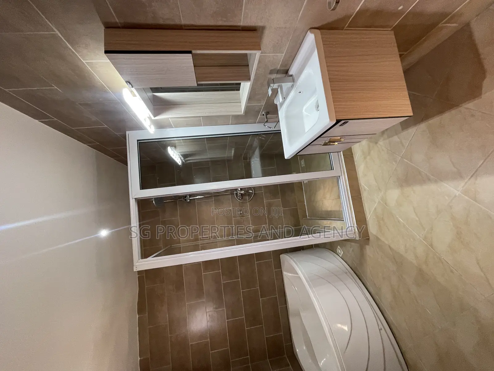 3bdrm Apartment in Batsonaa, Baatsona Total for rent