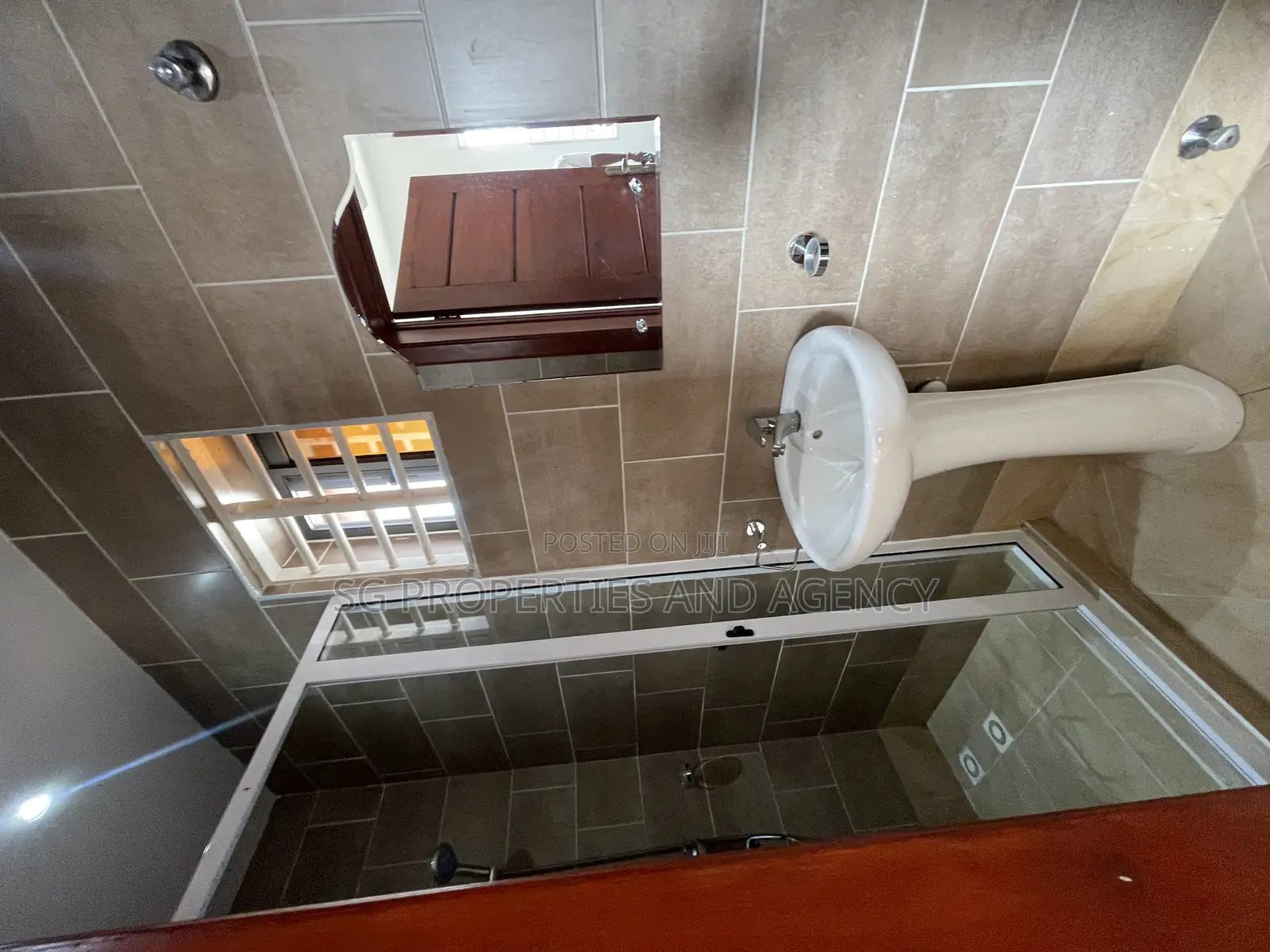 3bdrm Apartment in Batsonaa, Baatsona Total for rent