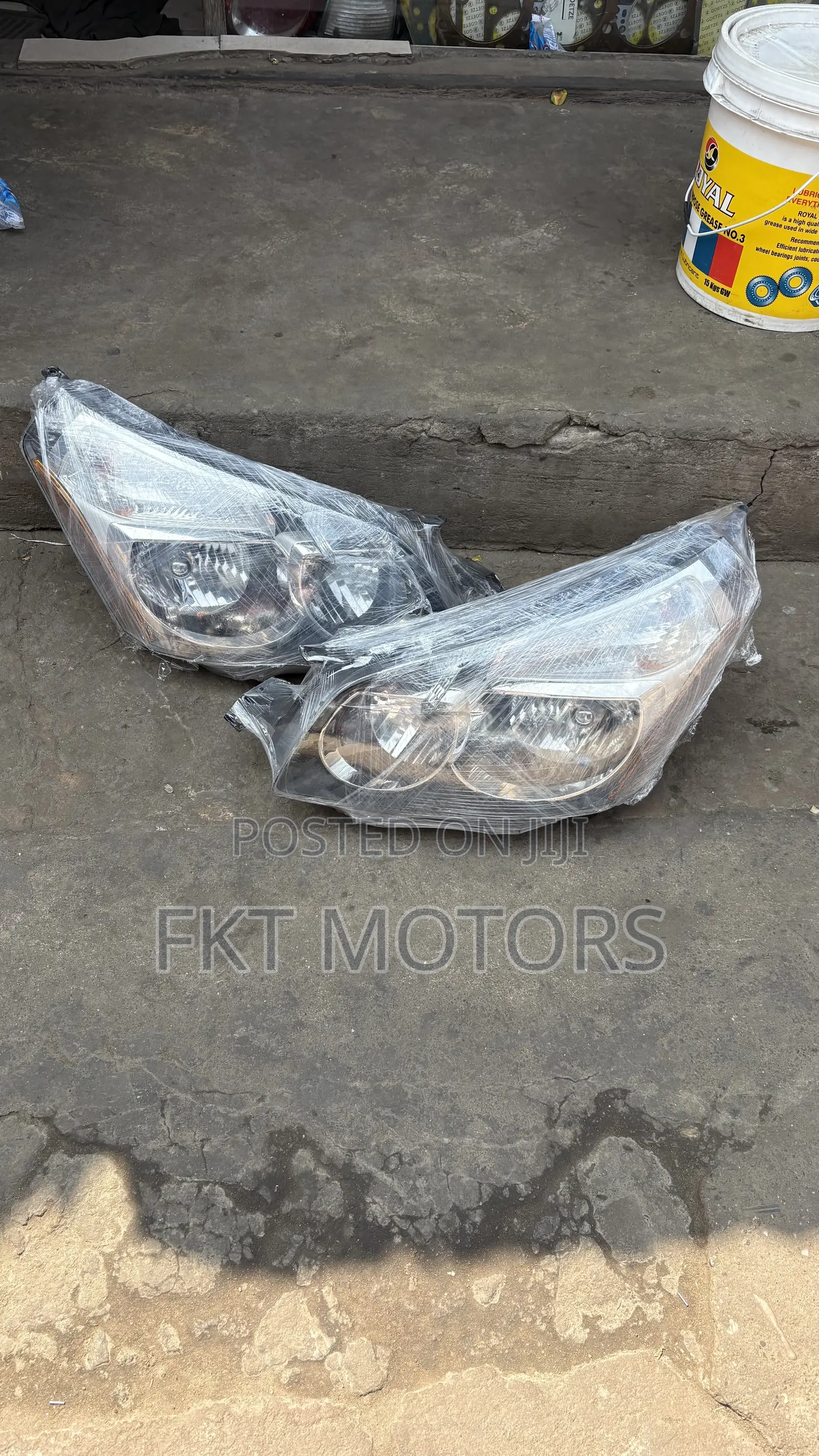 Pontiac Vibe Headlight 2010,2011,2012,2013,2014