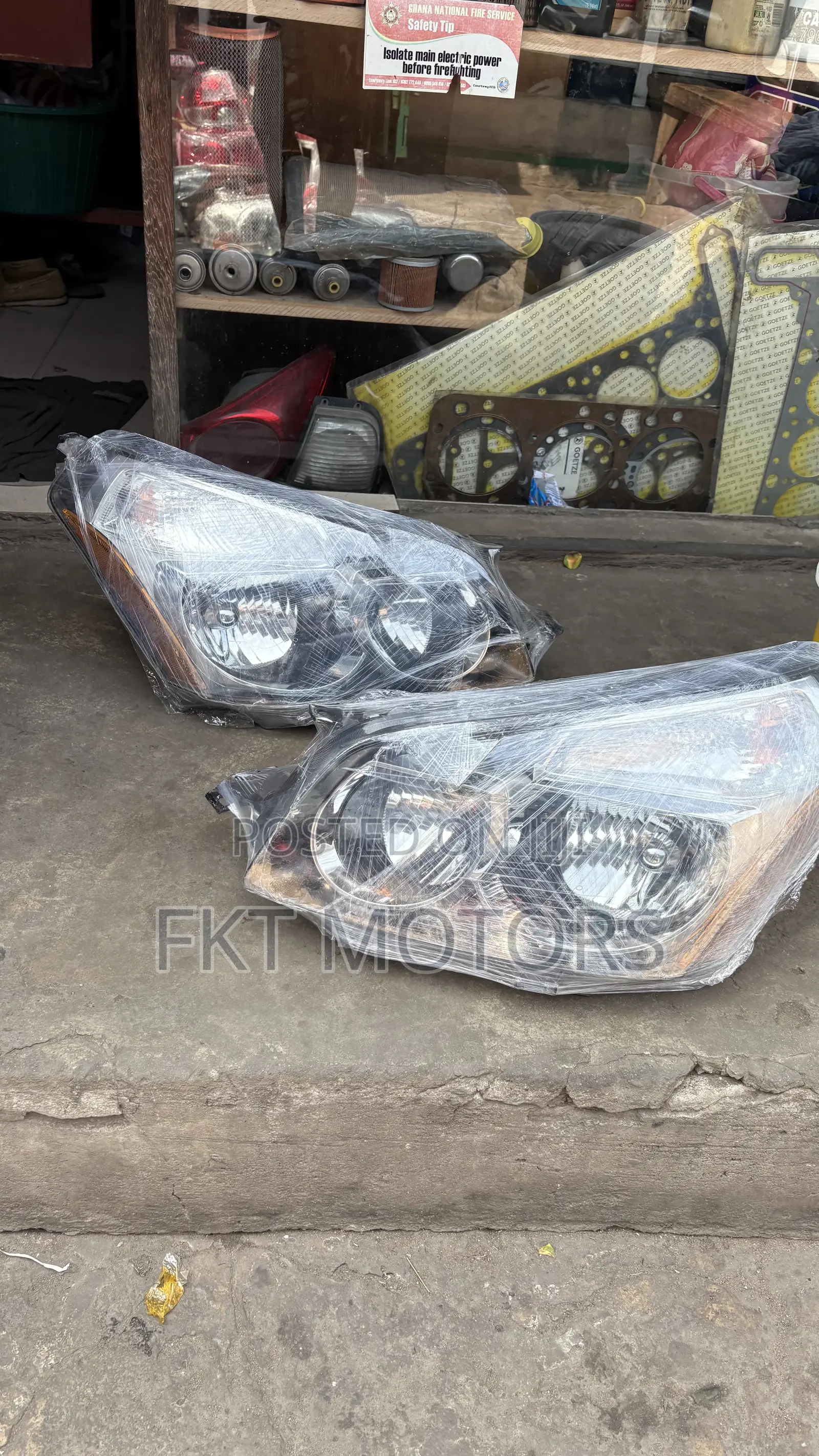 Pontiac Vibe Headlight 2010,2011,2012,2013,2014