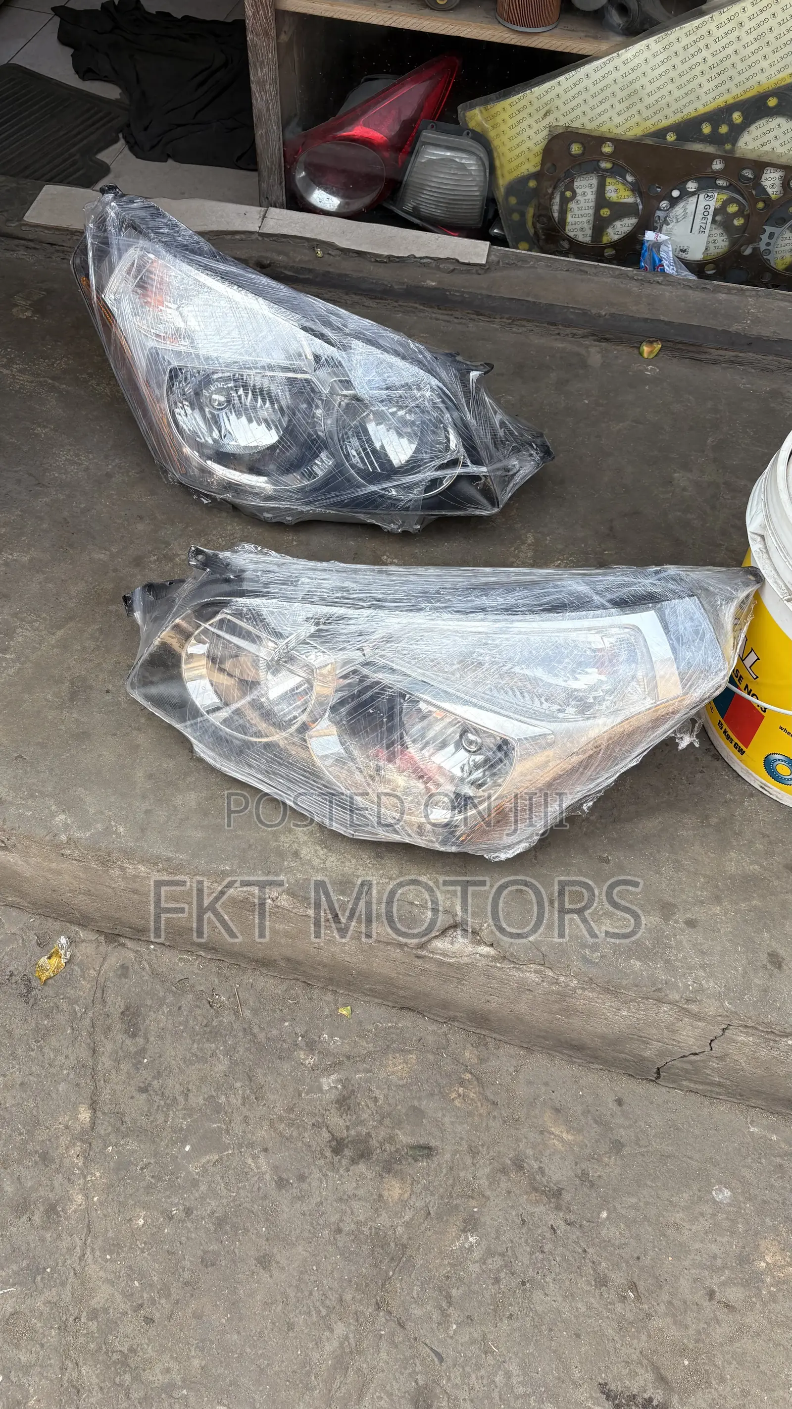 Pontiac Vibe Headlight 2010,2011,2012,2013,2014
