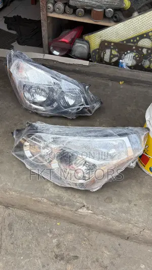 Pontiac Vibe Headlight 2010,2011,2012,2013,2014